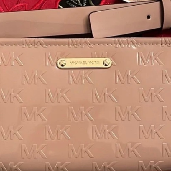 Brand New Michael Kors Logo Debossed Belt Bag in Fawn - Picture 2 of 5